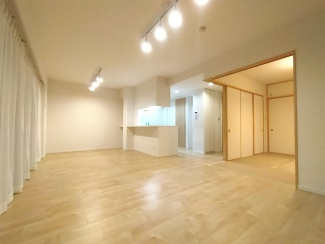 The NOBUTO HILLS FOREST COURTの居間・リビング|使いやすい居間です