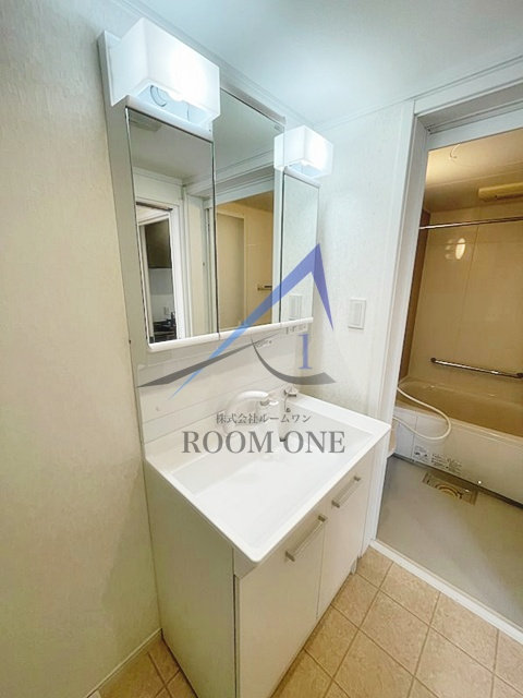 ゼルコーバの洗面所|独立洗面台です。