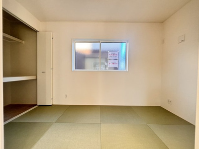 【和室】 | 値下げ　新築アーネストワン　4LDK　宮小路第二　④号棟　 | リビング横の和室。収納もあり！！