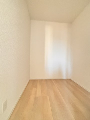 【収納】 | 値下げ　新築アーネストワン　4LDK　宮小路第二　④号棟　 | 寝室にあるウォークインクローゼット
荷物が多い方は嬉しい収納力♪