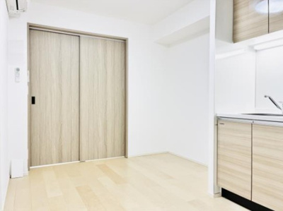 【居間・リビング】 | レピュア練馬レジデンス | 6.3帖のきれいな洋室。