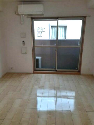 【居間・リビング】 | グランシャン | 7.4帖の洋室。