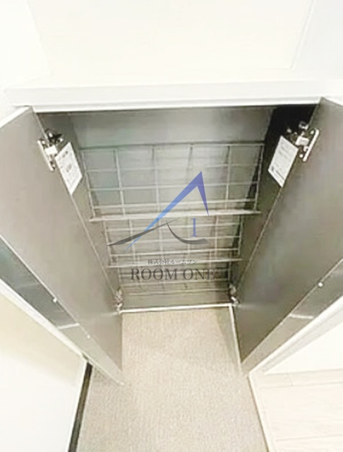 Ｇｌａｎｚ東新宿　の収納|玄関収納です。