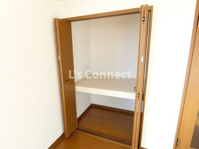 【収納】 | クレール成田 | 奥行きのある収納でお荷物もすっきりしまえます。