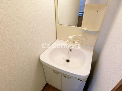 【洗面所】 | クレール成田 | 朝の支度もスムーズな独立洗面台。