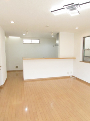 【居間・リビング】 | 高円寺北４丁目戸建 | 明るい洋室！