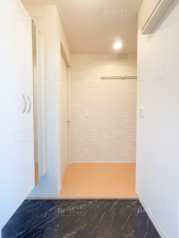 アリス京町壱番館の玄関|シューズボックス付きの玄関です☆