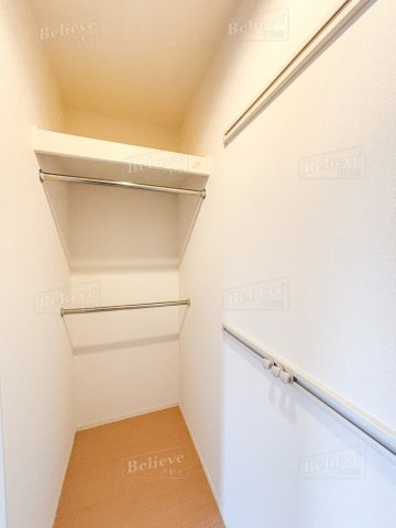 アリス京町壱番館の収納|ウォークインクローゼットなので収納豊富です★