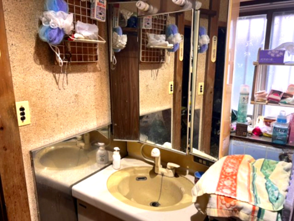 小山市中古戸建　収容豊富！家庭菜園も可能♪の独立洗面台