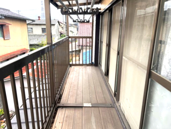 小山市中古戸建　収容豊富！家庭菜園も可能♪のバルコニー