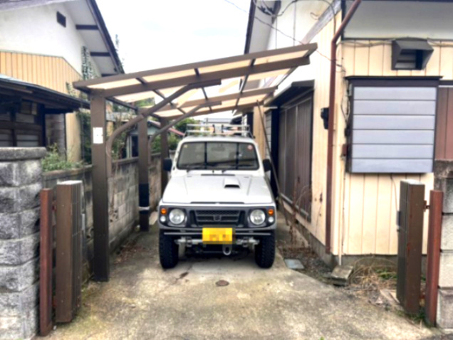 小山市中古戸建　収容豊富！家庭菜園も可能♪の駐車場