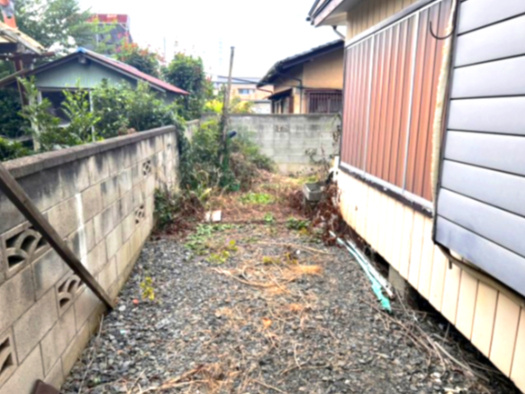小山市中古戸建　収容豊富！家庭菜園も可能♪の駐車場