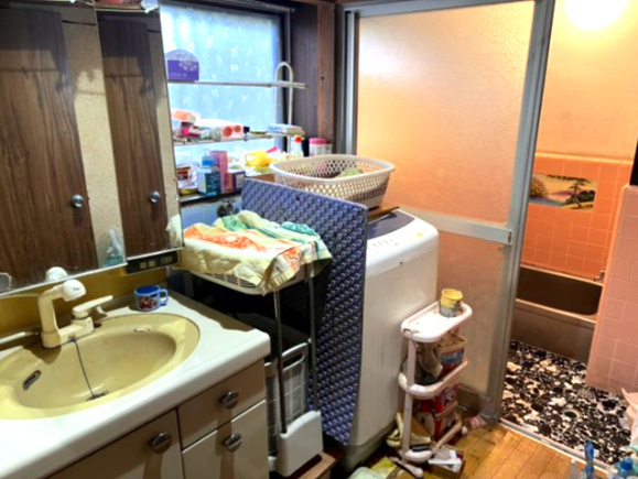 小山市中古戸建　収容豊富！家庭菜園も可能♪の脱衣所