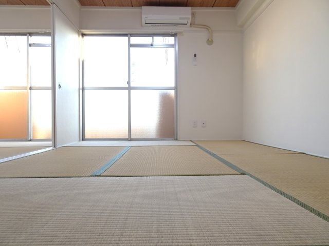 メゾンコーエイの和室