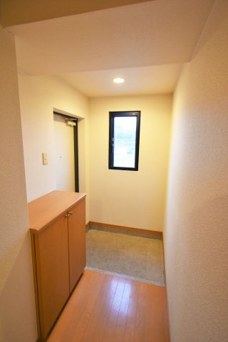 インポート久留米ルビーⅤの玄関|シューズボックス付きの玄関です☆