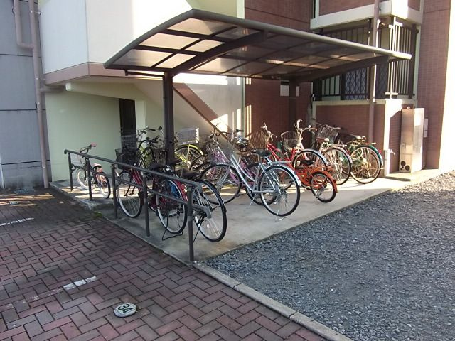 インポート久留米ルビーⅤのその他共用部分|駐輪場に自転車も停められます♪