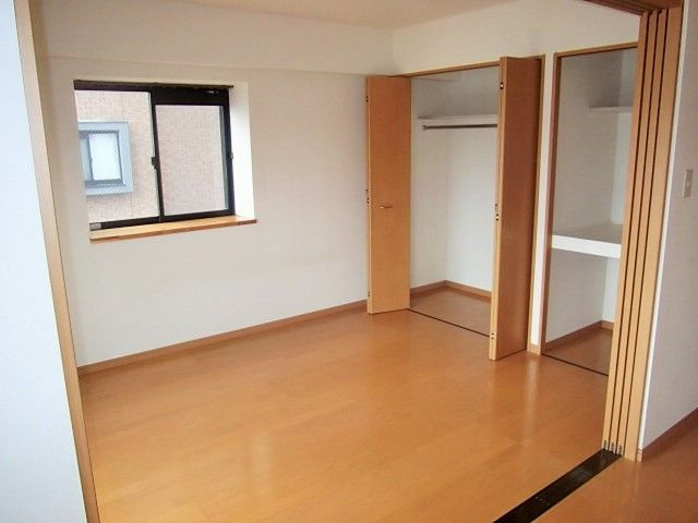 インポート久留米ルビーⅤの寝室|クローゼット付の洋室です☆