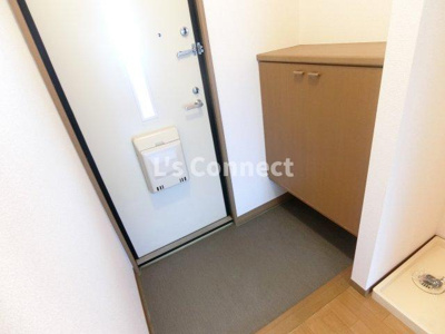 【玄関】 | タウンコート旭 | 下駄箱付きで靴も収納できます。