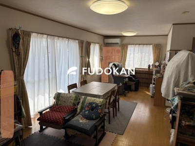 【居間・リビング】 | 天童市柏木町１丁目【中古住宅】 | 家族の団欒の場として家庭を包みます。