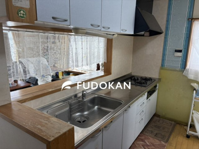 【キッチン】 | 天童市柏木町１丁目【中古住宅】 | サビにくく熱に強いステンレスシンク。お皿洗いや、調理過程の水切りなどで使われるシンクはワイドなタイプほど使い勝手がよくお手入れも楽々です。