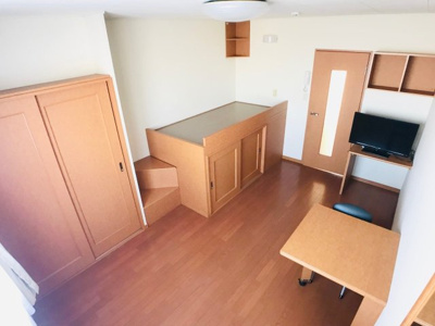 【居間・リビング】 | レオパレスシェロスⅡ | TVのサイズはお部屋毎に異なります。