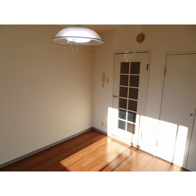 ドミール上池台の居間・リビング|洋室1