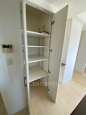 【居間・リビング】 | モナーク伊勢崎 | 使い勝手の良いリビング収納です。