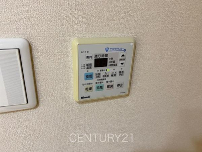 【浴室】 | モナーク伊勢崎 | 浴室乾燥機付きで天候が悪い日でも手軽に衣類を乾燥させることができます。