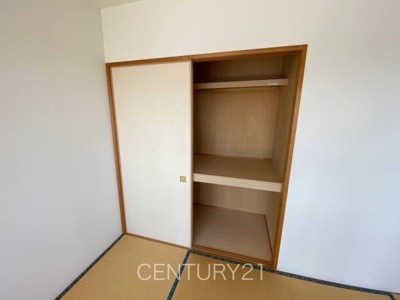 【収納】 | モナーク伊勢崎 | 和室の収納はお布団も収納し易い仕切り棚付きです。