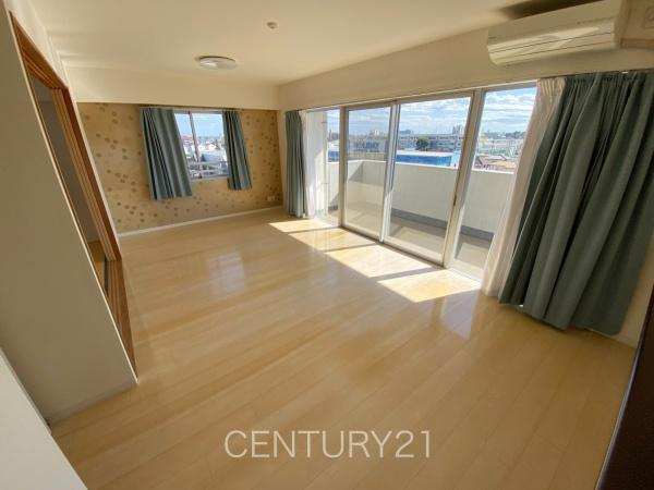 モナーク伊勢崎の居間・リビング|開放感のあるリビングです。