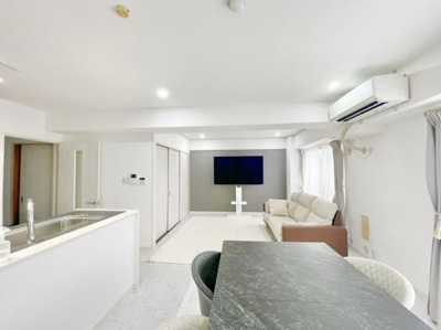 【居間・リビング】 | ライオンズマンション鳳壱番館 | キッチンからはリビングが一望でき、小さい子供さんも目が行き届きますね！