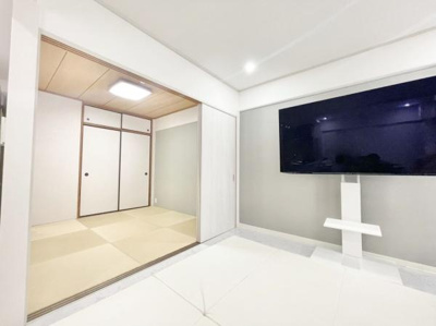 【居間・リビング】 | ライオンズマンション鳳壱番館 | 家族の笑い声が聞こえてきそうな大空間♪大きめのLDKはそれだけで心が和みます。家族揃ってリビングで過ごすお休みの日が、楽しみになる場所となることでしょう。