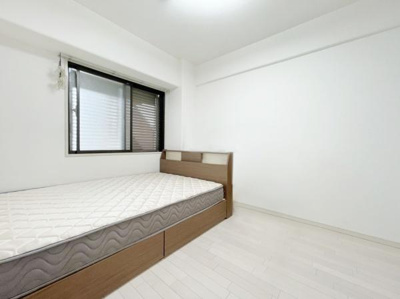 【洋室】 | ライオンズマンション鳳壱番館 | 一人ひとりの大切なプライベート空間。趣味・感性で個性的に飾って頂けるようシンプルに仕上げてあります。ゆとりある広さで、一人の時間をゆったりと過ごせる安らぐお部屋になるはずです♪