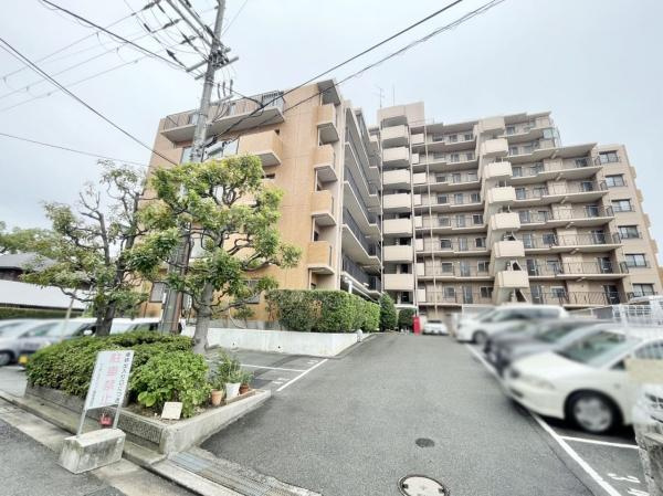【トイレ】 | ライオンズマンション鳳壱番館 | 清潔感のある広々トイレです♪
節水型でエコなトイレには、今では当たり前のウォシュレット付き。便座を温める機能付き！
