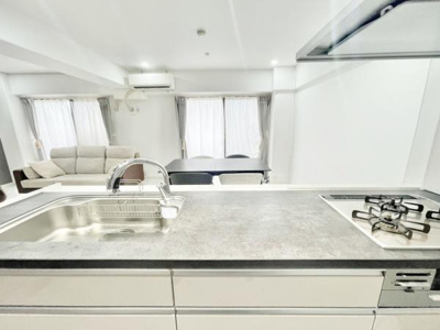 【キッチン】 | ライオンズマンション鳳壱番館 | カウンターキッチンでお部屋全体を見渡しながらお料理できます♪家族での会話も増えそうですね♪
