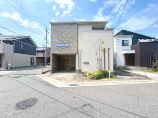 【外観】 | 三方角地の開放感ある立地♪