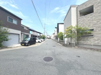 【前面道路含む現地写真】