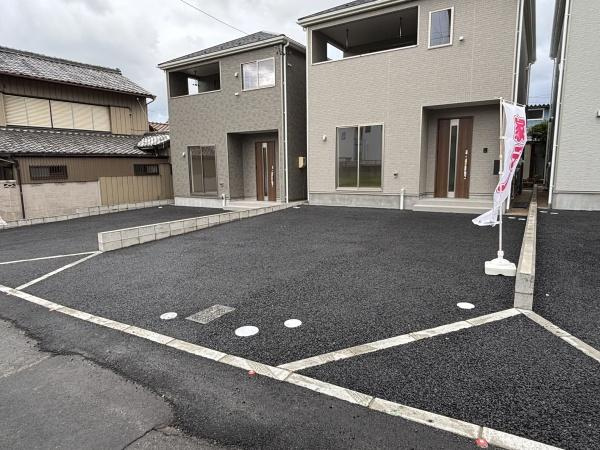 蒲郡市豊岡町第8 全3棟・2号棟の駐車場|広々２台駐車できます！