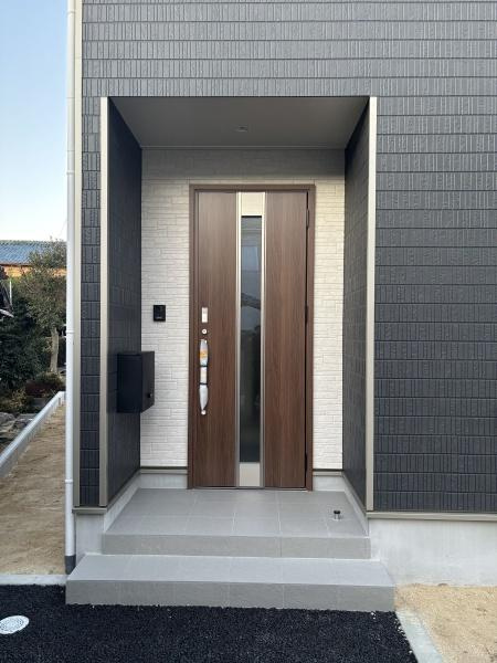 高浜市神明町第5　全2棟・1号棟の玄関|訪れる人を心地よく迎え入れます。