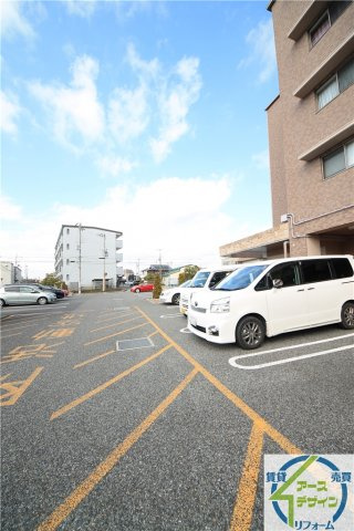 グレイスコートの駐車場