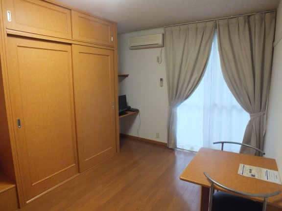 レオパレスフジＡの居間・リビング|リビングです