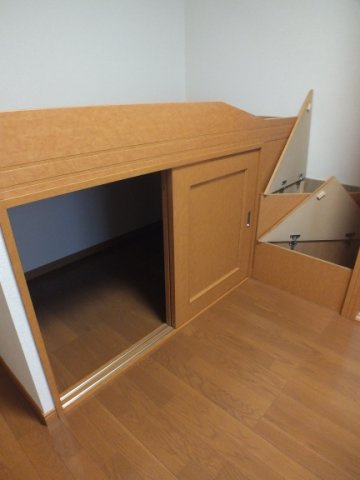 レオパレスフジＡの内装|ベッド下収納