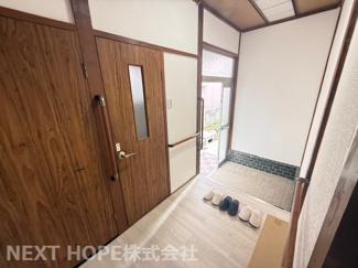 【玄関】 | 尼崎市南武庫之荘６丁目中古戸建 | 明るい玄関です♪いつでもごらんいただます！お気軽にお問い合わせを！！