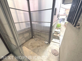 【その他】 | 尼崎市南武庫之荘６丁目中古戸建 | 玄関横には雨に濡れないスペースがございます！！

