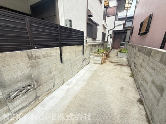 【その他】 | 尼崎市南武庫之荘６丁目中古戸建 | 門扉の奥は自転車やバイクなど駐輪できます♪プランターでお花も飾れますね(^^)