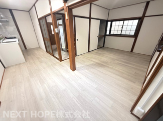 【居間・リビング】 | 尼崎市南武庫之荘６丁目中古戸建 | １階洋室６帖とダイニングキッチン７帖はオープンになっており、LDKとしてご使用できます！！明るく快適な空間です！！