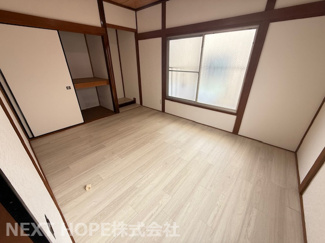 【洋室】 | 尼崎市南武庫之荘６丁目中古戸建 | ２階バルコニーに面した洋室6帖です♪和室→洋室野為、床の間・押入れ有り♪