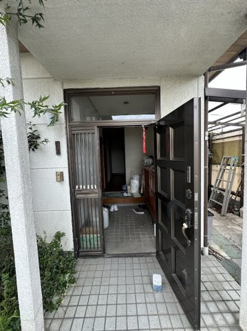 中古住宅　粟野西1丁目の玄関