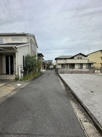 中古住宅　粟野西1丁目の前面道路含む現地写真