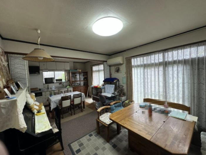 中古住宅　粟野西1丁目の居間・リビング